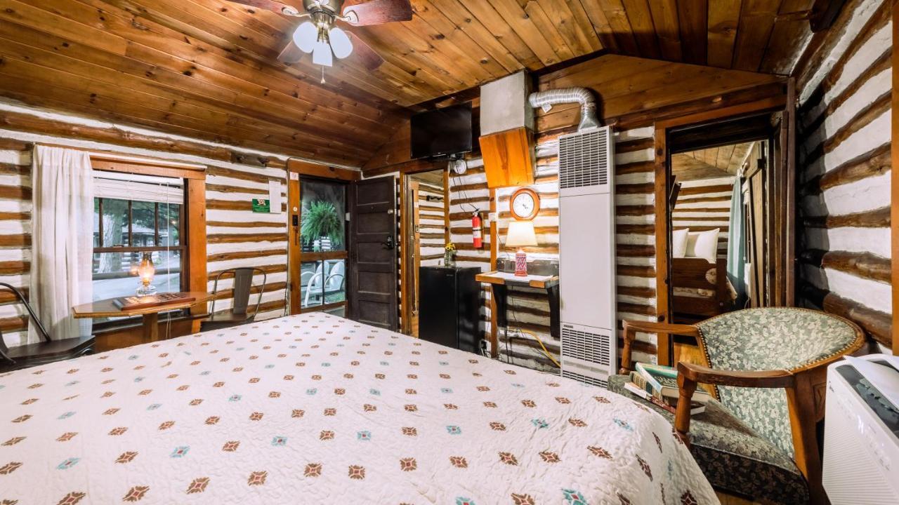Log Cabin Motor Court アシュビル エクステリア 写真