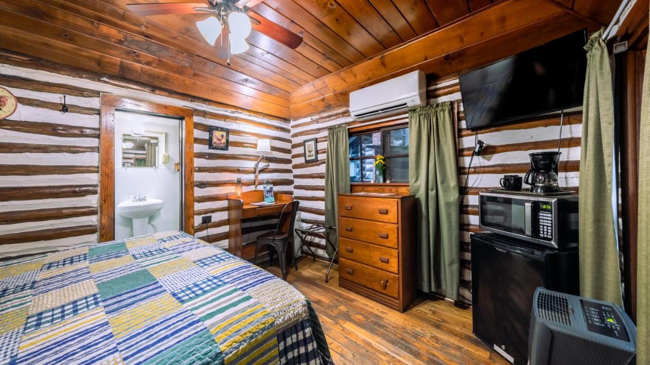 Log Cabin Motor Court アシュビル エクステリア 写真