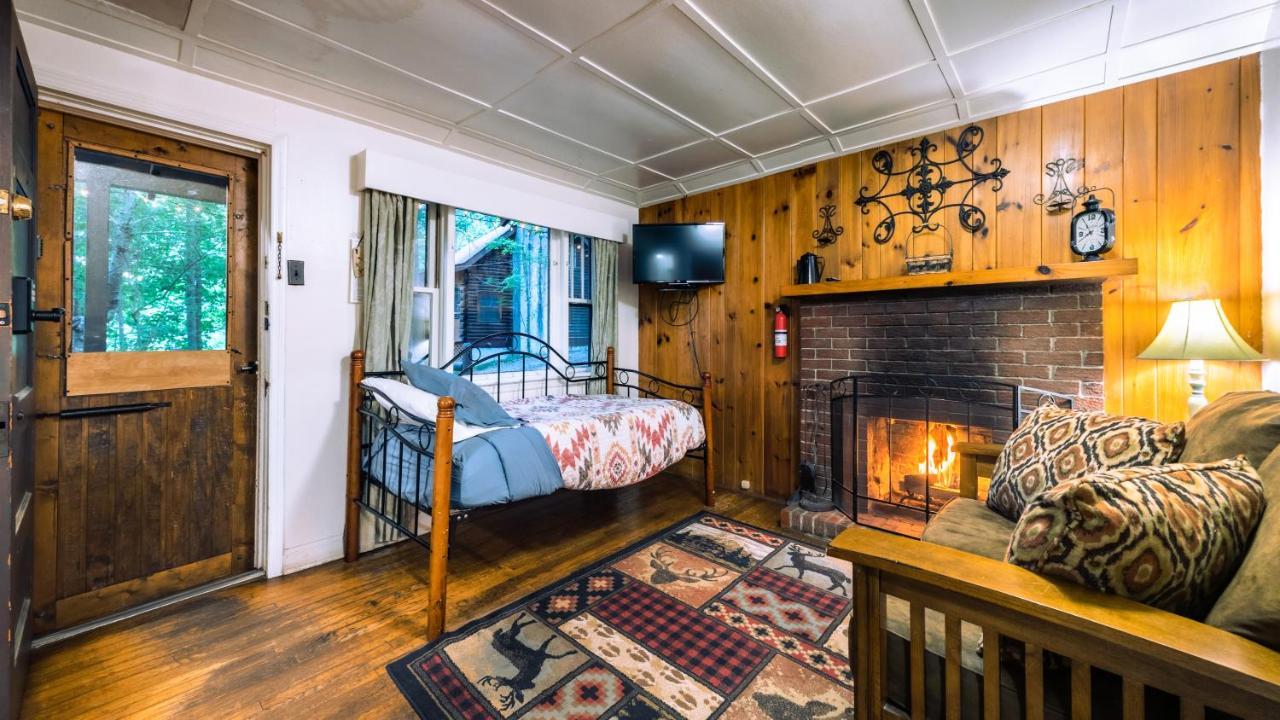Log Cabin Motor Court アシュビル エクステリア 写真