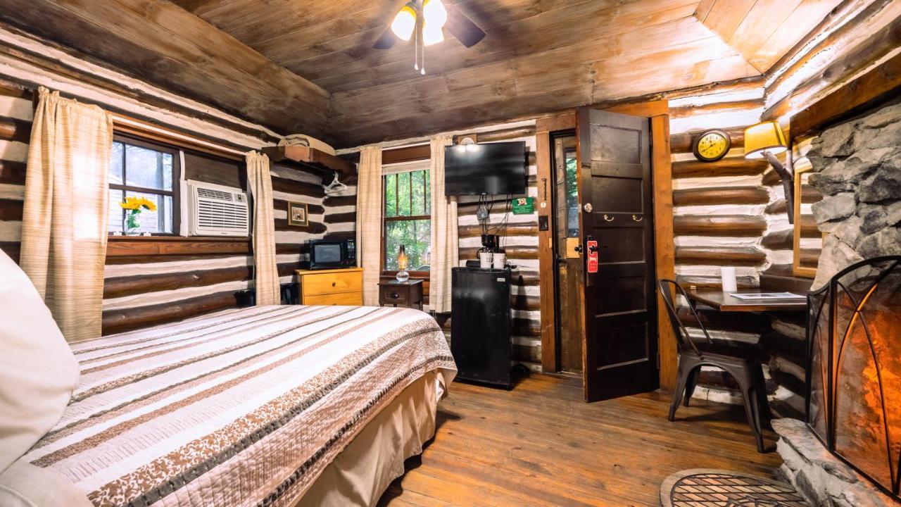 Log Cabin Motor Court アシュビル エクステリア 写真