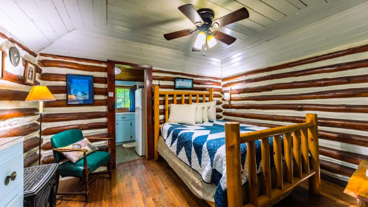 Log Cabin Motor Court アシュビル エクステリア 写真
