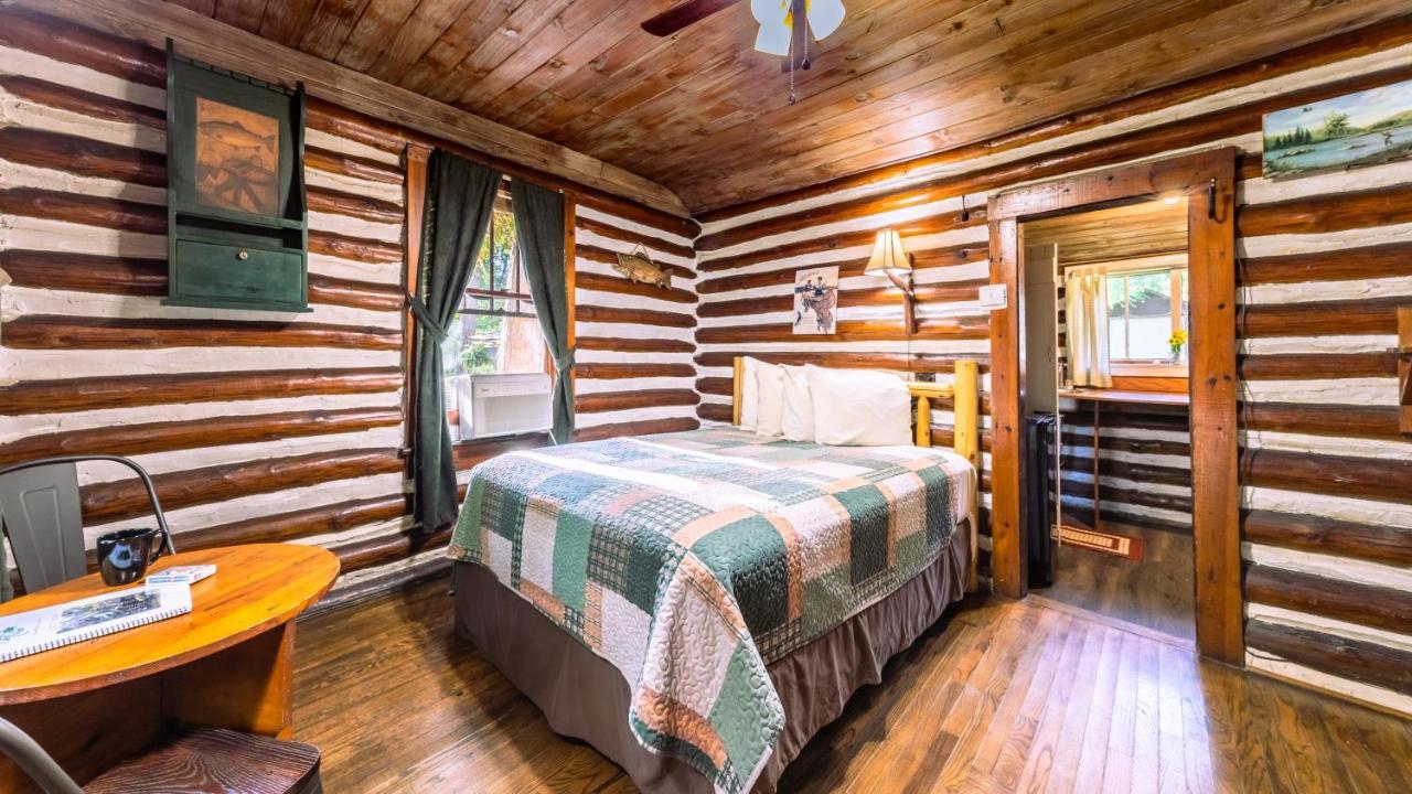 Log Cabin Motor Court アシュビル エクステリア 写真